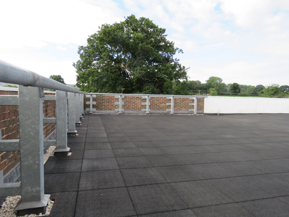 flat rubber roofing installation